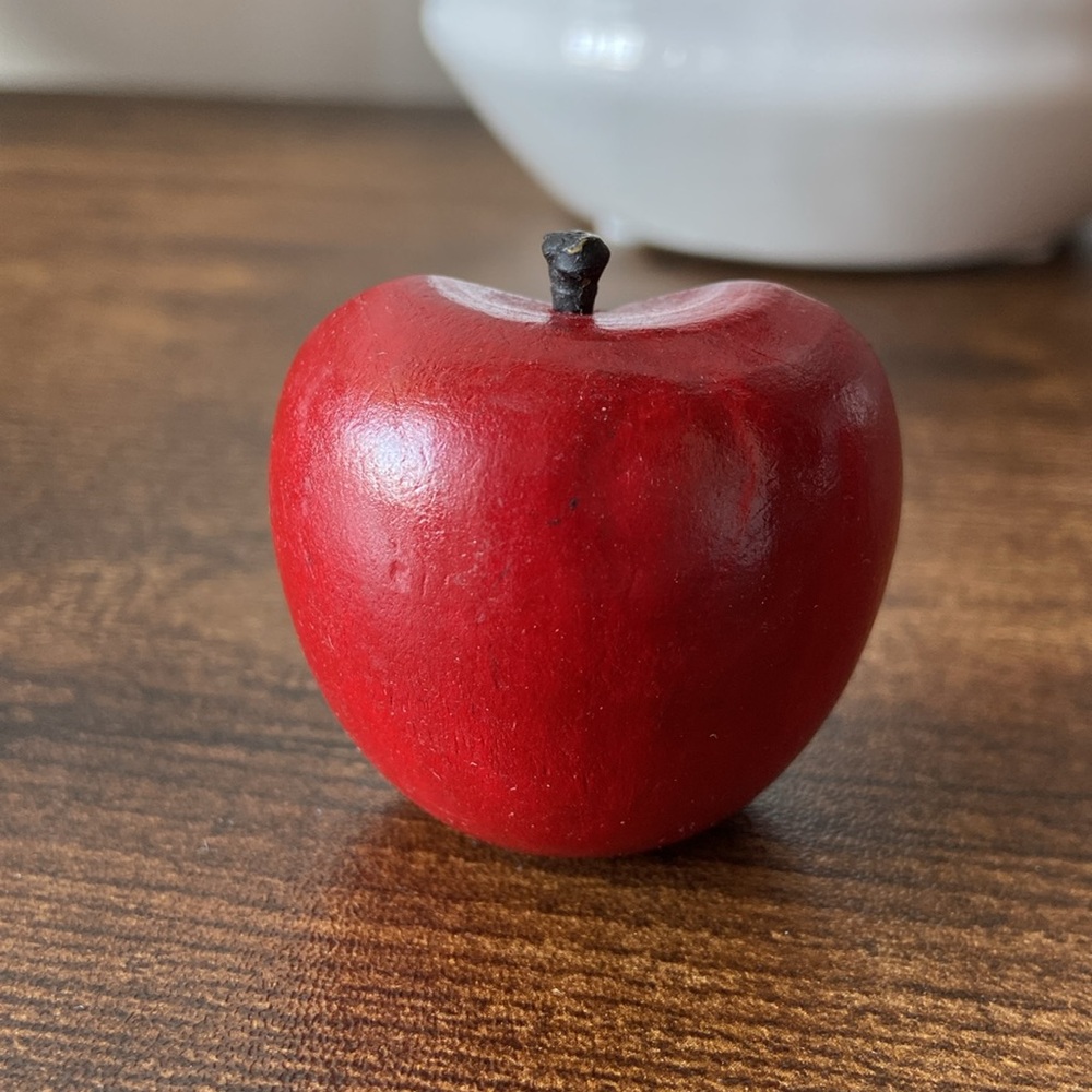 π 2 Handmade Apple Pins & Vintage Box π - Picture 7 of 16